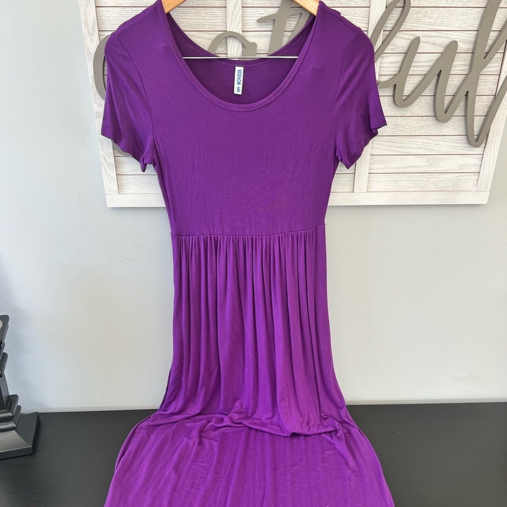 Floor length maxi. Bought on Amazon and worn once on vacation.